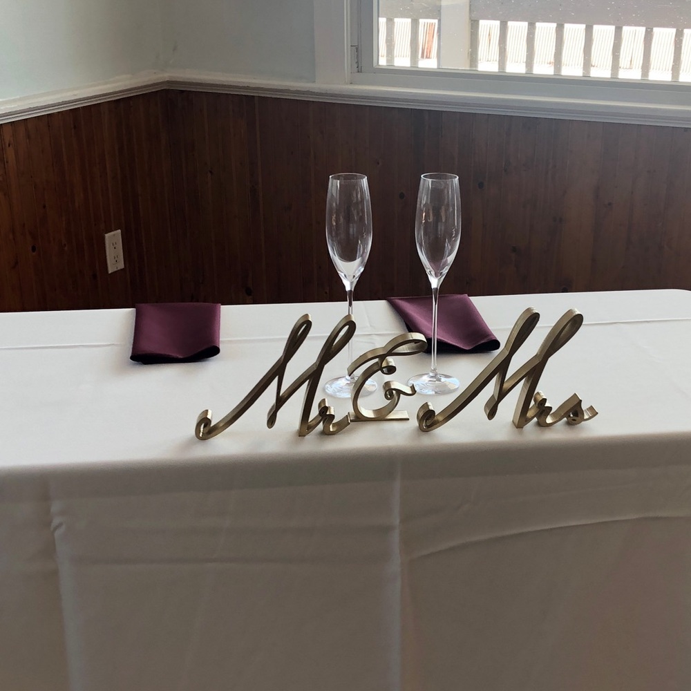 Mr and Mrs sweetheart table sign